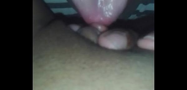  Sexo oral, pasando la punta de mi lengua por el clitoris